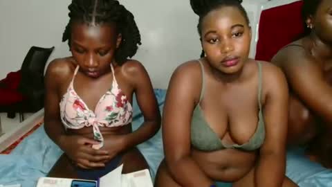 Snapshot of slim_pearl_ chatting on October 10, 10:47 pm Pearl online show from October 10, 10:47 pm