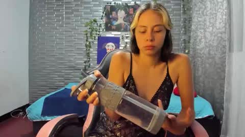 slone03 online show from November 8, 12:59 am