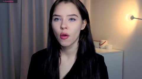 Lily online show from December 19, 1:36 pm