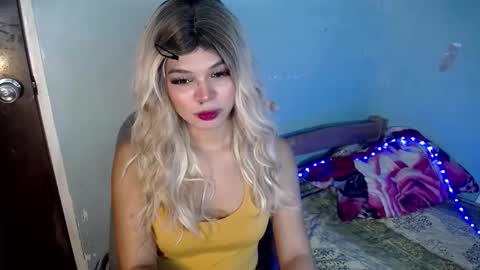 Snapshot of smile_sunshinex chatting on October 12, 1:24 pm call me sunshine online show from October 12, 1:24 pm