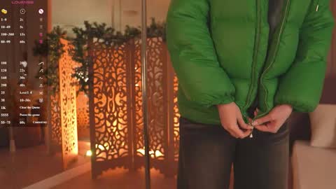 Mia online show from February 8, 6:39 am