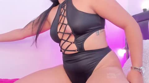Snapshot of smiling__girl chatting on February 26, 6:03 pm online show from February 26, 6:03 pm