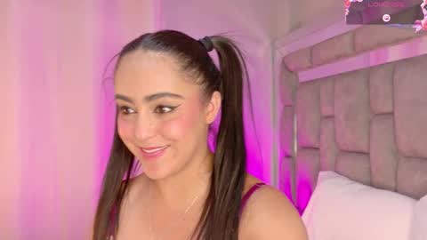 Snapshot of smiling__girl chatting on September 15, 9:00 pm online show from September 15, 9:00 pm