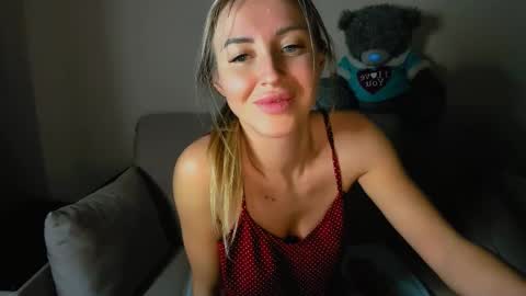 Snapshot of snezanablond chatting on February 13, 8:34 pm Sneja online show from February 13, 8:34 pm
