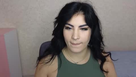 Snapshot of snickertail chatting on October 5, 3:50 pm Olivia online show from October 5, 3:50 pm
