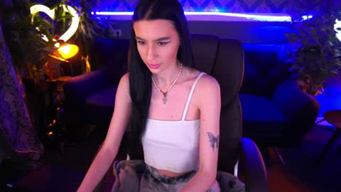 Snapshot of snow_whiteeex chatting on January 24, 2:08 pm snow_whiteeex online show from January 24, 2:08 pm
