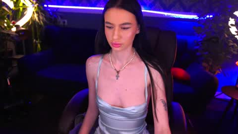 Snapshot of snow_whiteeex chatting on January 31, 2:28 pm snow_whiteeex online show from January 31, 2:28 pm