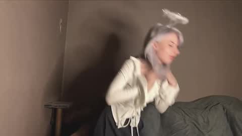 Snapshot of snowy_alice chatting on October 18, 12:52 pm snowy_alice online show from October 18, 12:52 pm