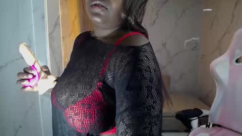 soffia_b online show from November 7, 3:45 am