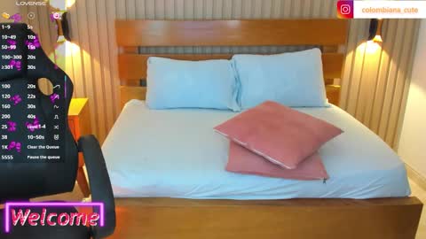 Help me achieve 100 thumbs up  online show from February 3, 6:40 am