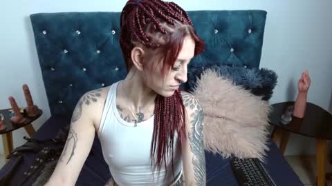 Snapshot of sofi_f_w chatting on January 18, 1:19 am Sofi online show from January 18, 1:19 am