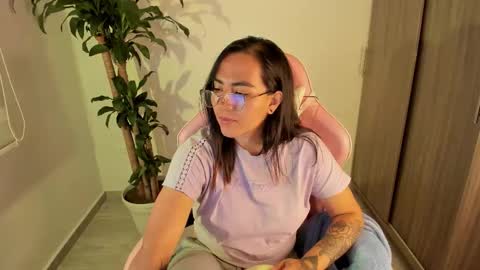 Snapshot of sofi_martinezz chatting on October 15, 2:36 am Sophie online show from October 15, 2:36 am