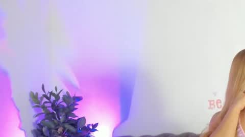 Snapshot of sofi_vasquez chatting on February 18, 11:08 pm Sofia Vasquez online show from February 18, 11:08 pm