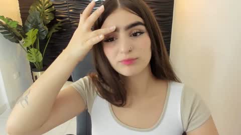 Snapshot of sofia44 chatting on February 8, 1:01 pm Skarlett online show from February 8, 1:01 pm