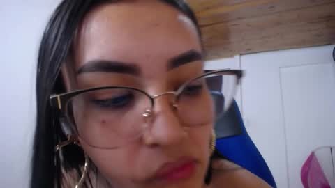 Snapshot of sofiaasexy19 chatting on October 4, 2:32 pm Sofia online show from October 4, 2:32 pm