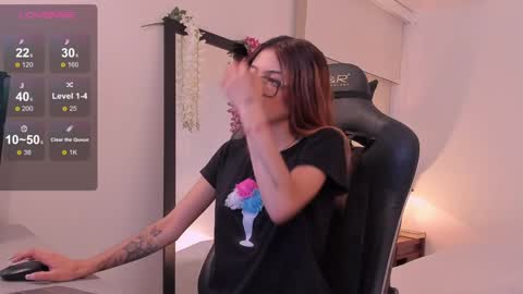 Snapshot of sofiarouge_ chatting on February 4, 8:06 pm Sofia Help me reach 5K followers online show from February 4, 8:06 pm