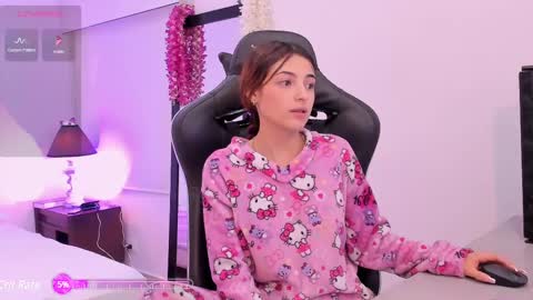 Snapshot of sofiarouge_ chatting on February 14, 12:03 pm Sofia Help me reach 5K followers online show from February 14, 12:03 pm