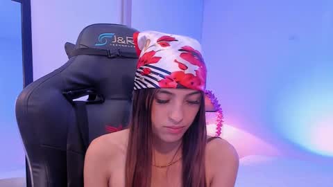 Snapshot of sofiarouge_ chatting on September 12, 11:23 pm Sofia Help me reach 5K followers online show from September 12, 11:23 pm