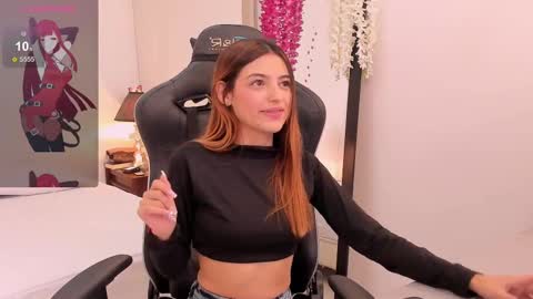 Snapshot of sofiarouge_ chatting on March 8, 4:48 pm Sofia Help me reach 5K followers online show from March 8, 4:48 pm