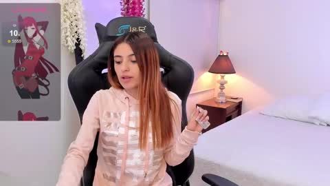 Snapshot of sofiarouge_ chatting on March 6, 8:16 pm Sofia Help me reach 5K followers online show from March 6, 8:16 pm