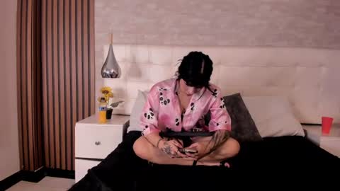 sofiathoompson online show from June 14, 8:42 pm