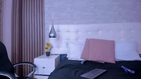 sofiathoompson online show from June 26, 9:27 pm
