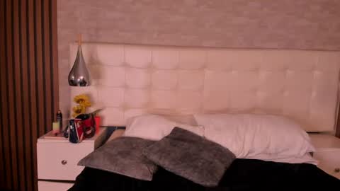 sofiathoompson online show from June 12, 3:03 am