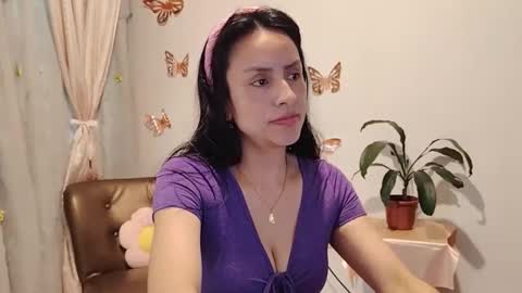 Snapshot of sofibelladelavega chatting on October 13, 3:47 pm Sofi Bella online show from October 13, 3:47 pm