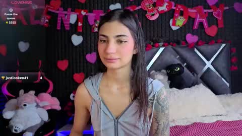 Sol  online show from February 5, 7:28 pm