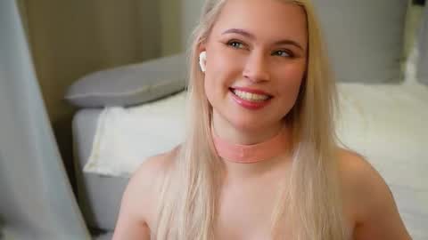 Snapshot of sonyaericsson chatting on October 7, 3:27 pm Eva 3 online show from October 7, 3:27 pm