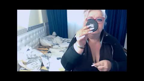 Snapshot of sonyamilf chatting on October 2, 12:32 pm Sonya online show from October 2, 12:32 pm