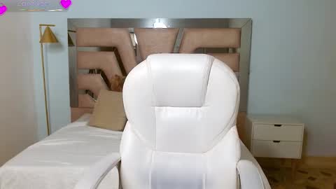 Snapshot of sophia_hadid chatting on December 6, 8:06 pm Sophia online show from December 6, 8:06 pm