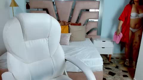 Snapshot of sophia_hadid chatting on January 29, 3:26 pm Sophia online show from January 29, 3:26 pm