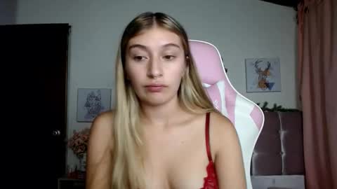 SophiaLee online show from March 18, 12:59 am