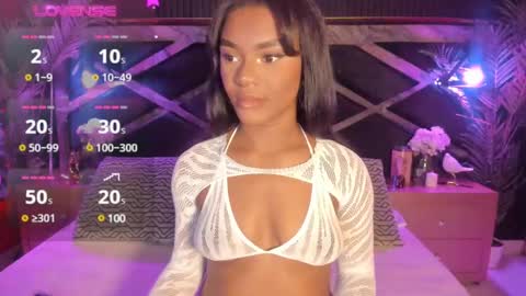 SophiaSmiths online show from March 2, 8:25 pm