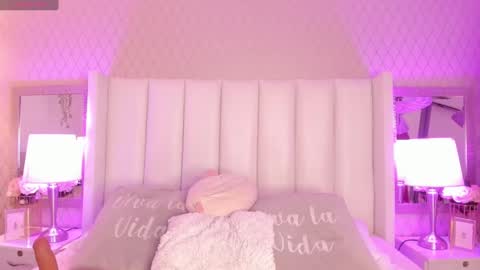 SophiaSmiths online show from February 9, 3:45 pm