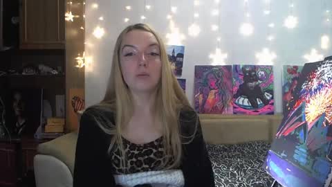 Snapshot of sophiasonata chatting on December 14, 5:18 am SophiaSonata online show from December 14, 5:18 am