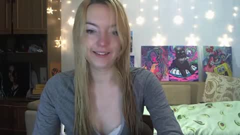 Snapshot of sophiasonata chatting on December 3, 11:21 am SophiaSonata online show from December 3, 11:21 am
