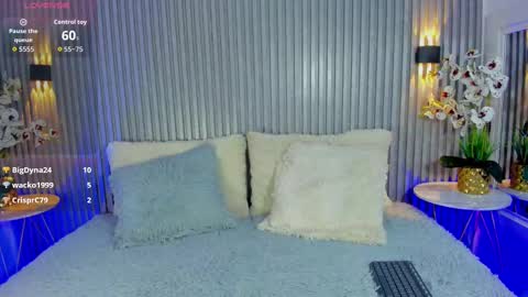 sophicollins online show from September 27, 8:49 pm