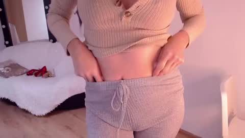 Sophie online show from December 7, 5:04 am