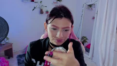 Snapshot of sophie_dolly_ chatting on December 11, 6:52 pm sophie doll online show from December 11, 6:52 pm
