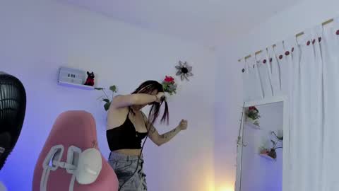 Snapshot of sophie_dolly_ chatting on December 10, 2:48 am sophie doll online show from December 10, 2:48 am