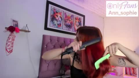 Snapshot of sophie_dolly_ chatting on September 18, 10:52 pm sophie doll online show from September 18, 10:52 pm