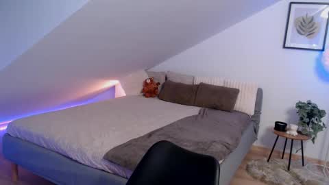 Sophie online show from November 9, 6:59 pm