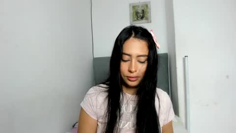 Snapshot of sophie_foxxx chatting on December 23, 7:41 pm Sophie online show from December 23, 7:41 pm