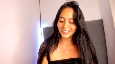 Snapshot of sophie_foxxx chatting on December 4, 12:19 am Sophie online show from December 4, 12:19 am