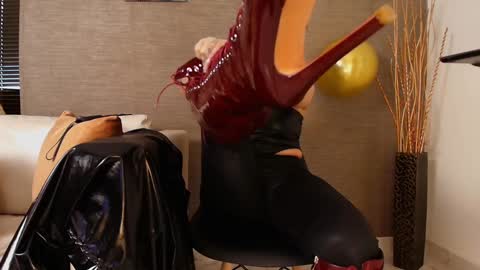 Snapshot of sophie_littles chatting on January 4, 12:38 pm Sophie online show from January 4, 12:38 pm