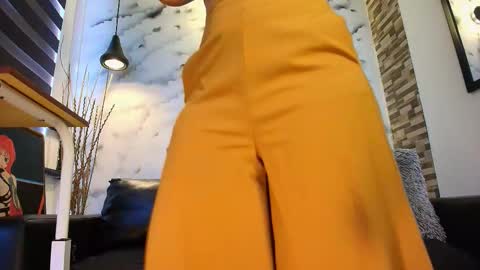 Snapshot of sophie_littles chatting on October 4, 12:55 pm Sophie online show from October 4, 12:55 pm
