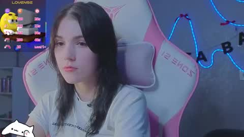 sophie_nomenal_ online show from January 8, 2:32 pm