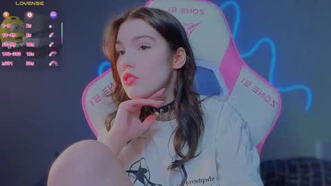 sophie_nomenal_ online show from May 16, 1:41 am